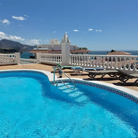 Carabeo Centro Seaview & Rooftop Pool * 네르하